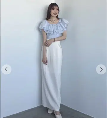 오프숄더 프릴 상의