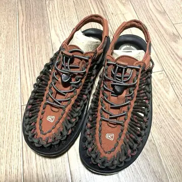 KEEN UNEEK STRIPES US 8.5 새상품 26.5