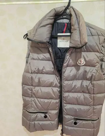 Moncler Gaelle Gilet 그레이 다운 베스트
