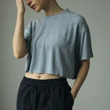 anuke 그레이 크롭 반팔 티셔츠