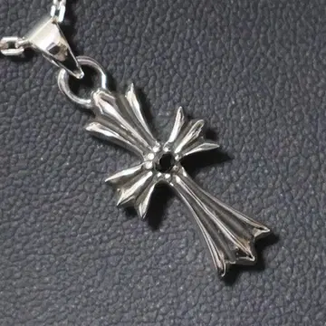 오닉스 장식 십자가 깊은 블랙의 빛이 돋보이는 실버 925 목걸이 펜던트