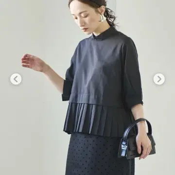 WHYTO. 화이트 헴 플리츠 블라우스