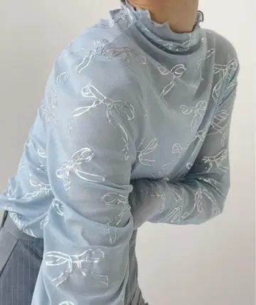 리본 자수 시스루 탑 스카이블루