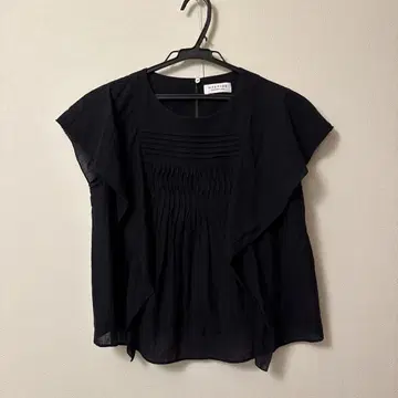 투모로우랜드 MACPHEE 프릴 슬리브 상의
