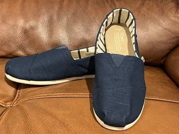 TOMS 네이비 린넨의 광택감이 성숙함을 더하는 슬립온 M 9.5
