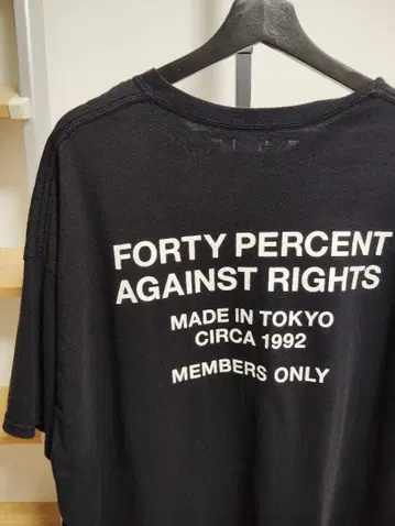 초레어 FORTY PERCENT AGAINST RIGHTS 스태프 티셔츠