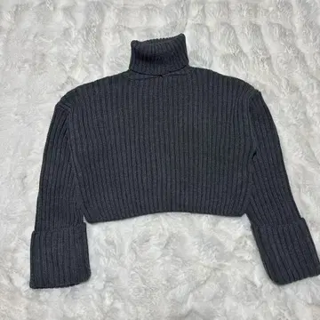 컨디션 최상 ZARA 리브 터틀넥 크롭 스웨터 S 사이즈