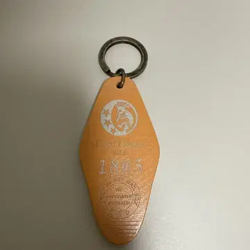 오렌지 컬러 키링 1865