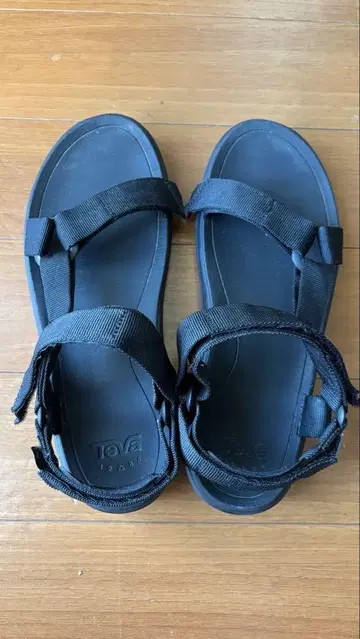 Teva 블랙 스포츠 샌들