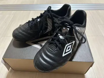 Umbro Accelerator 블랙 축구화