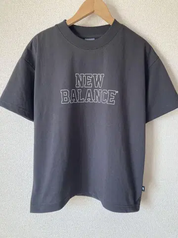 NEW BALANCE 다크 그레이 티셔츠 L 사이즈
