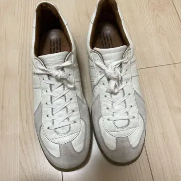 reproduction of found 저먼 트레이너