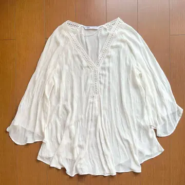 미사용 ZARA 자라 V넥 블라우스 M 사이즈