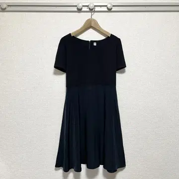 [새상품급] UNIQLO(유니클로) 절개 도킹 무릎 기장 플레어 원피스