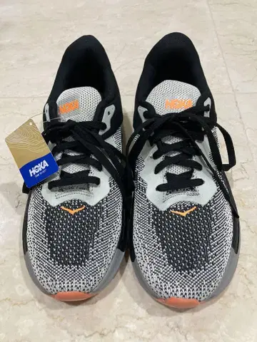 HOKA 러닝화