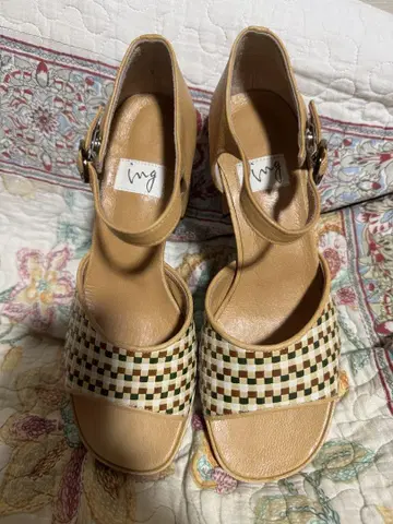 ing 베이지 체크 무늬 샌들 미들 힐 22.5cm