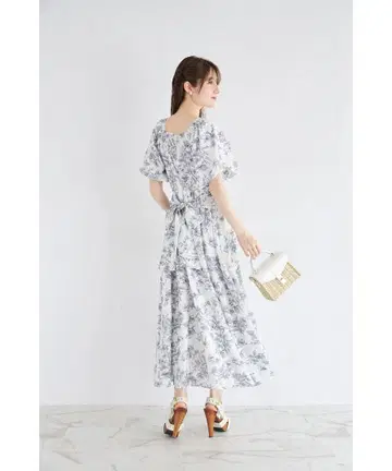새상품 tocco closet 뒷면에 리본이 달린 벌룬 슬리브 원피스