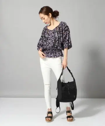 JEANASIS 꽃무늬 블라우스 플라워 레이스 V넥 탑