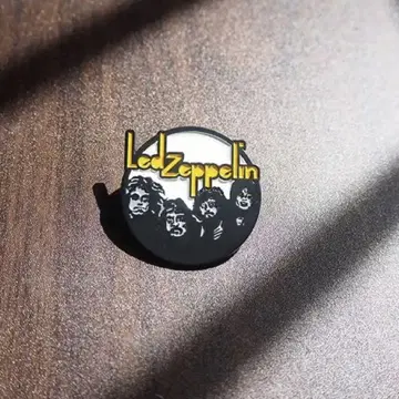 [가격 인하 불가] 미사용품 Led Zeppelin 밴드 로고 핀 배지
