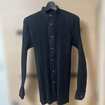 ISSEY MIYAKE MEN 블랙 플리츠 셔츠