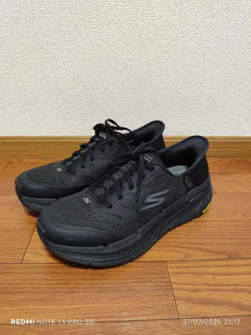 Skechers Max cushioning Slip ins
