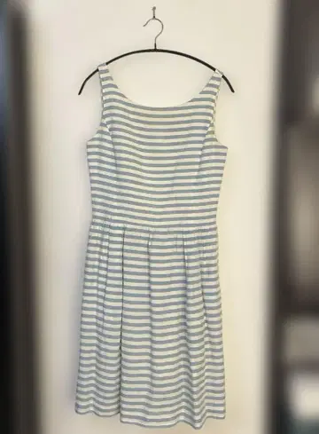 Dresseria 린넨 보더 스카이블루 슬리브리스 무릎 기장 원피스