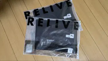RELIVE 블랙 U넥 티셔츠 2장과 덤