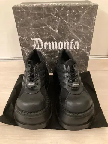 Demonia 통굽 스니커즈