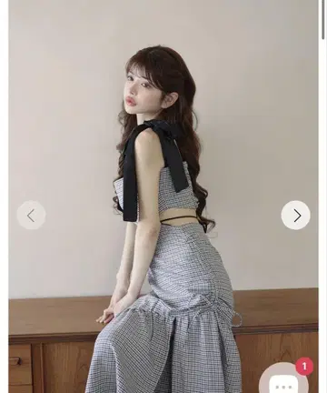 백 오픈 하운드투스 체크 원피스 블랙