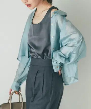 시어 크롭 셔츠 색스 블루 / 라부티크봉봉