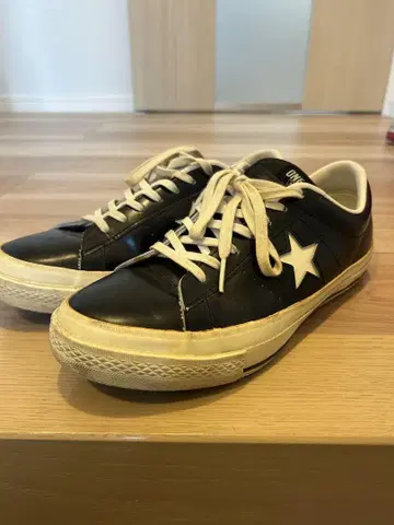 ONE STAR 블랙 스니커즈