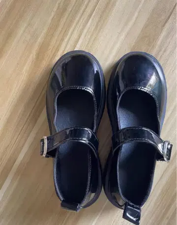 블랙 리본 스트랩 신발