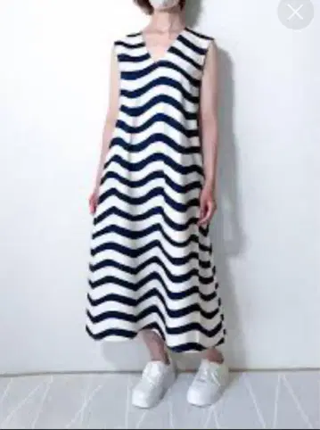 UNIQLO 슬리브리스 물결무늬 원피스 M 마리메꼬 V넥 플레어