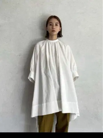 클레인 볼륨 집업 퍼프 소매 톱