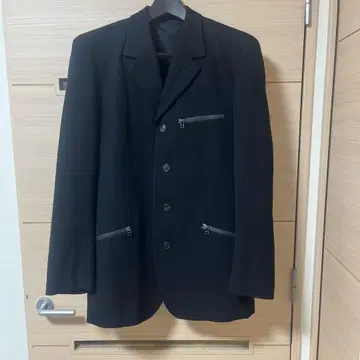 블랙 지퍼 포켓 블레이저