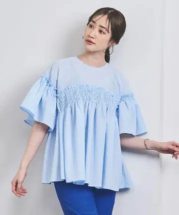 유나이티드 애로우즈 에어리 자카드 셔링 플레어 슬리브 블라우스