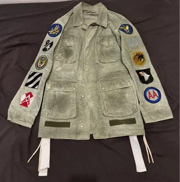 OFF-WHITE 밀리터리 자켓 그레이 패치 디테일
