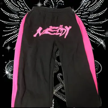 NEEDY 조거 팬츠 블랙과 핑크