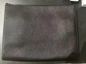 HUGO BOSS 블랙 가죽 클러치백