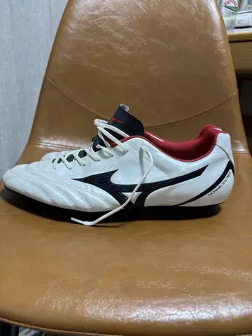 Mizuno 축구화 화이트/블랙/레드