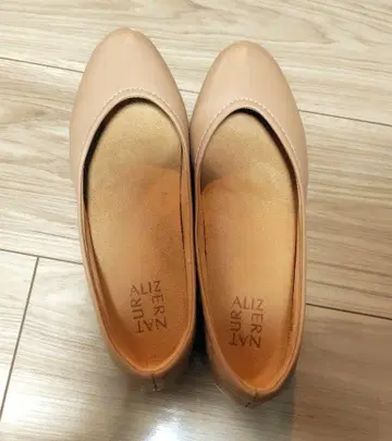 미사용 내추럴라이저 플랫슈즈 24cm