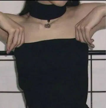 melt the lady 멜트더레이디 logo choker tops