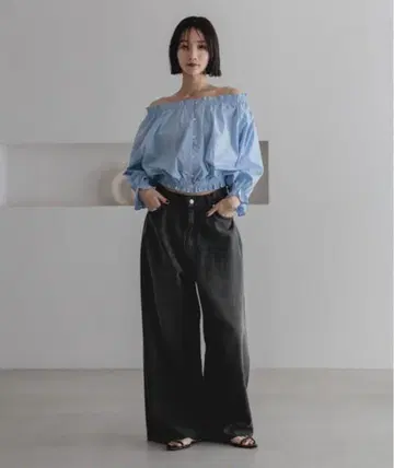 LOWRYSFARM 셔링 오프숄더 블라우스