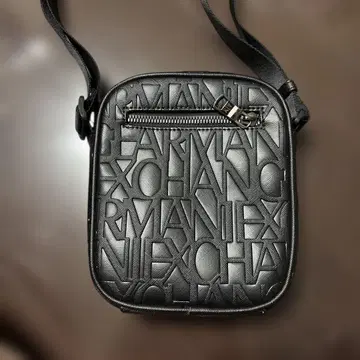 Armani Exchange 블랙 숄더백