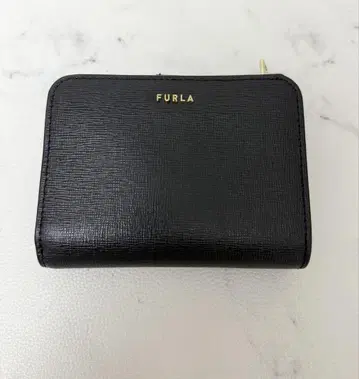 새상품급 FURLA 블랙 반지갑