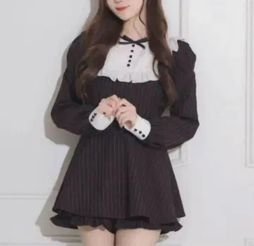 pium 스퀘어 프릴 도리 셋업 블랙