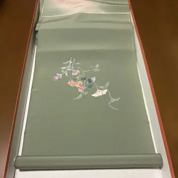 그린 컬러 실크 부착