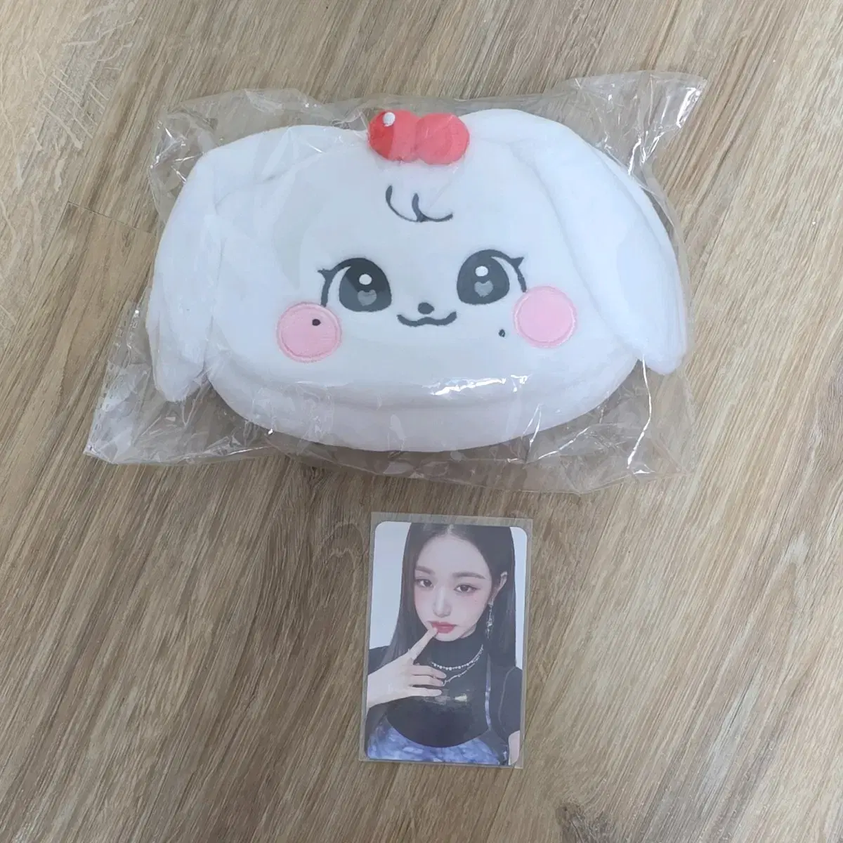 IVE | 아이브 Ive Jang Wonyoung minive Cherry pow Pouch +