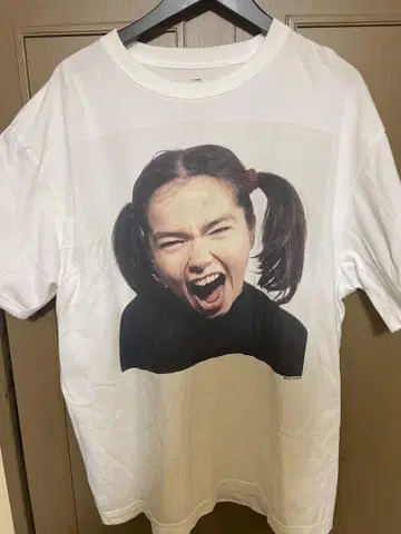 Bjork 화이트 티셔츠 구매 희망 금액을 말씀해주시면 할인해 드립니다