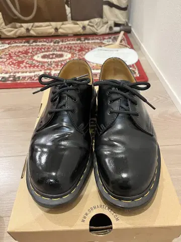 Dr. Martens 블랙 쓰리홀 8 US